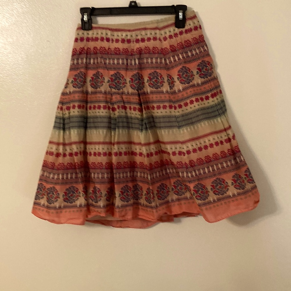 DKNY skirt, lined. Perfect condition.